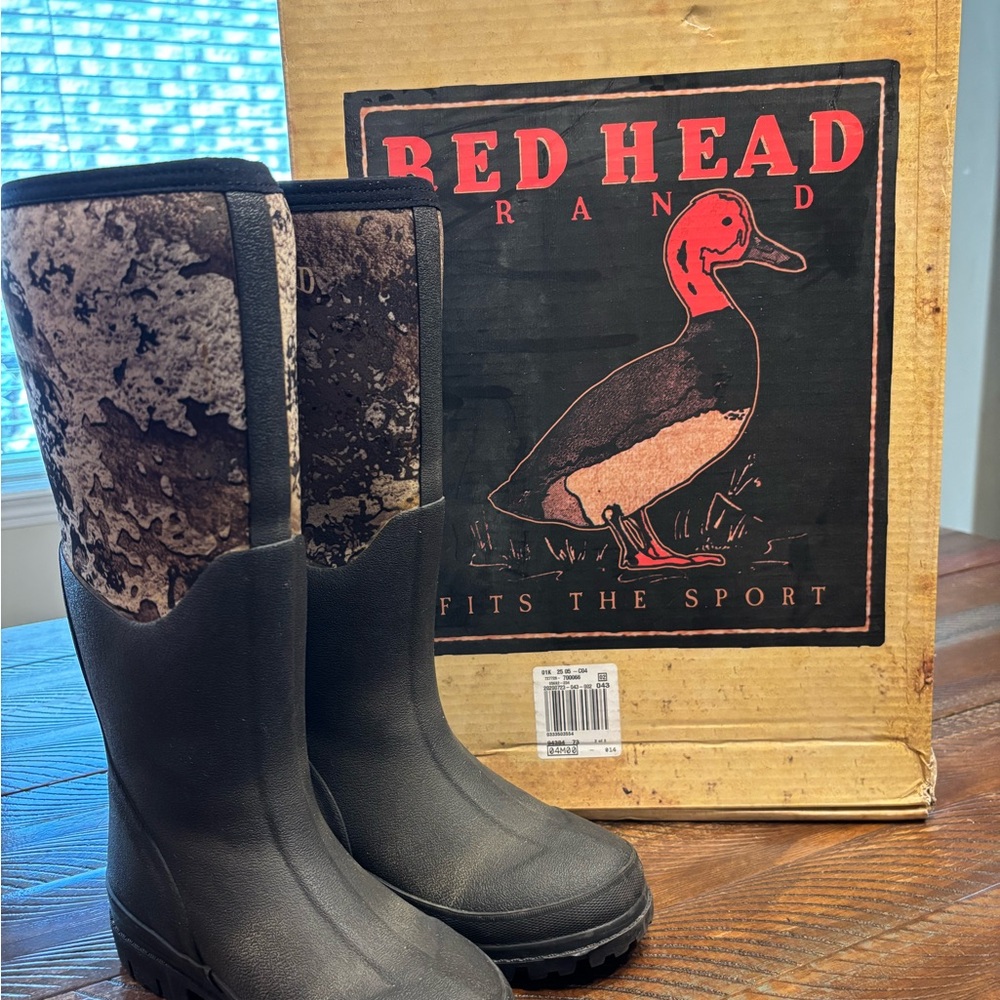 Winter is coming! Redhead Youth camo utility rubber boots. Size 3 muck boots